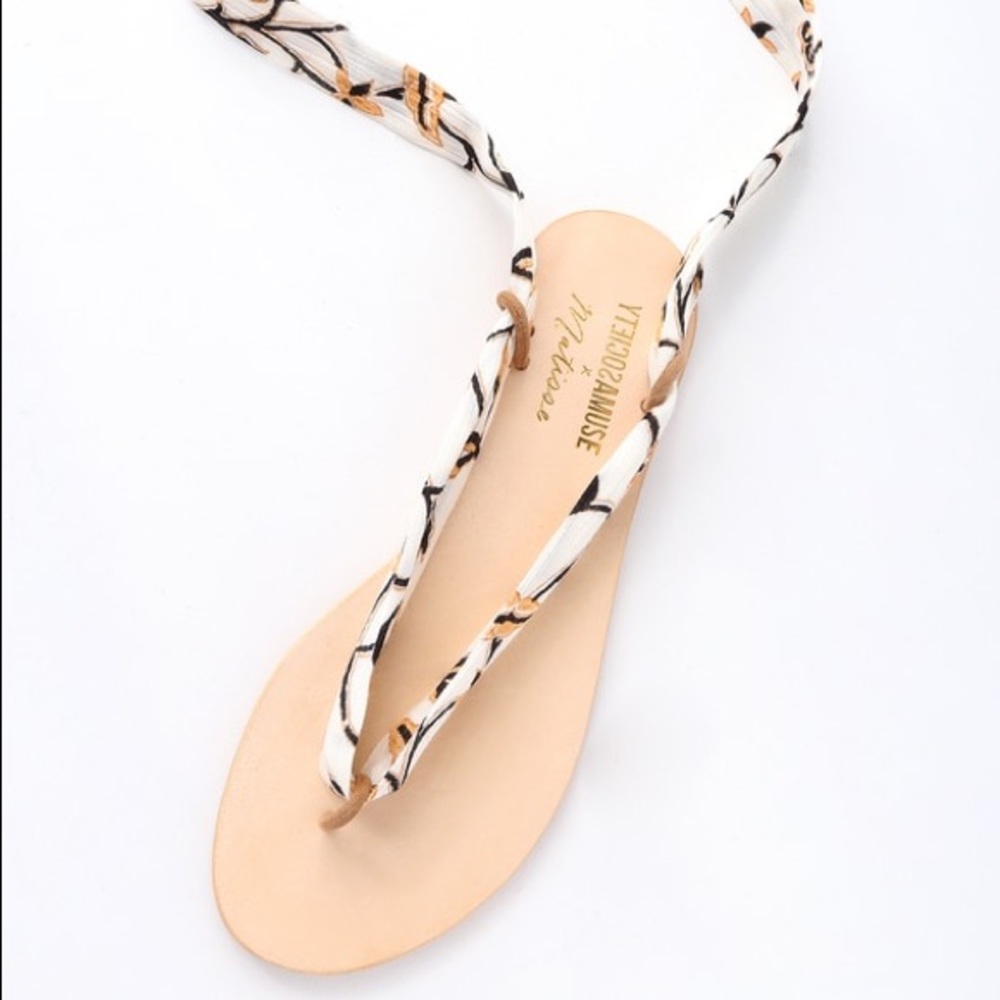 OCEANO NATURAL PRINT LACE-UP THONG SANDALS